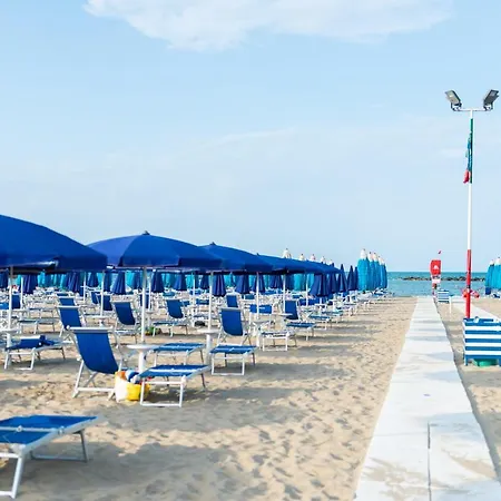 Alojamento de Acomodação e Pequeno-almoço Blu 4*